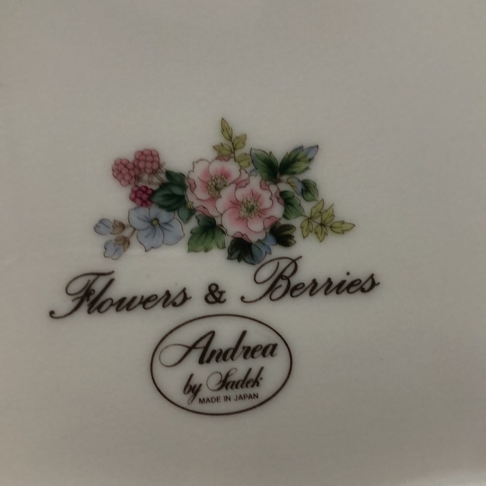 Porcelain Flowers & Berries cheese board with matching knife by Andrea Sadek - Picture 5 of 7